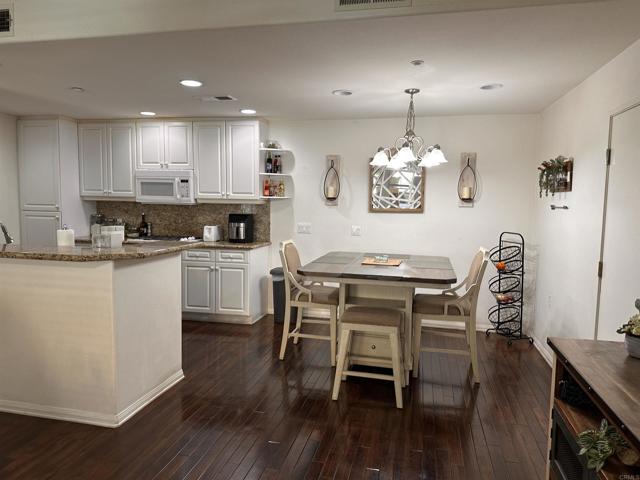 Detail Gallery Image 4 of 11 For 95 via Sovana, Santee,  CA 92071 - 2 Beds | 2 Baths