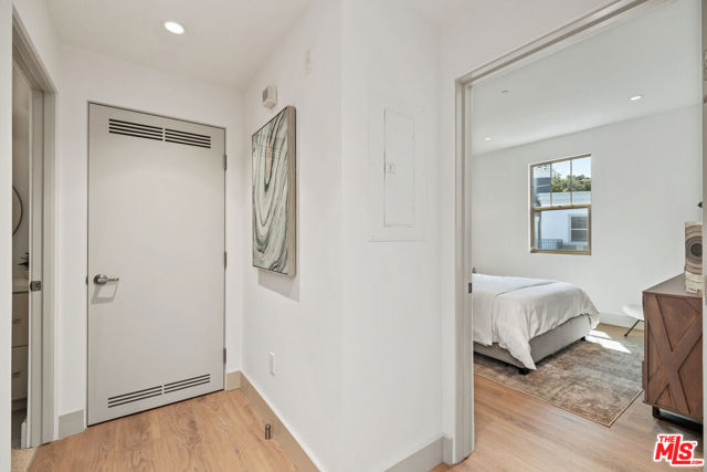 130 S Sepulveda Boulevard, Los Angeles CA: https://media.crmls.org/mediaz/268c4dea-4f0d-4853-b2ab-b9ec1496aef9.jpg