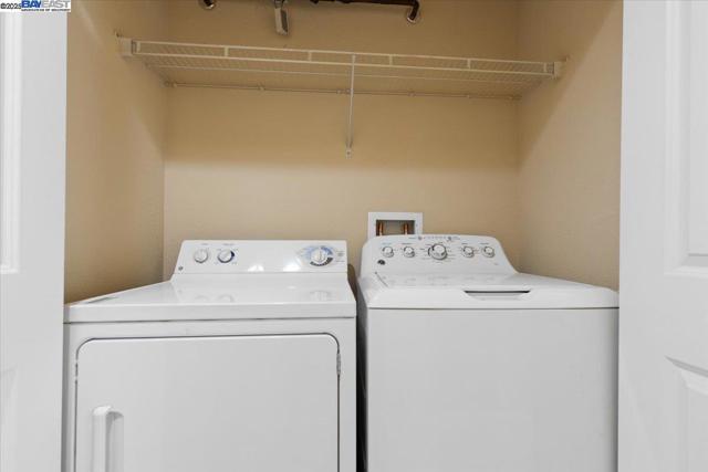 1121 40th Street, Emeryville CA: https://media.crmls.org/mediaz/268c4f85-ff19-4ce7-9121-721e151a000d.jpg