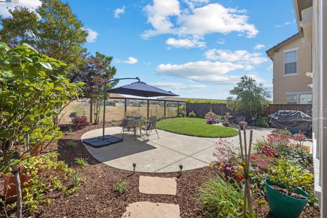 9779 Reimers Way, Dublin CA: https://media.crmls.org/mediaz/268c7989-7548-451a-8185-c8d01c1ce74c.jpg