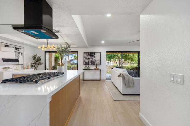 4 Maximo Way, Palm Desert CA: https://media.crmls.org/mediaz/268c8a36-3703-4089-8139-8c4283ce20be.jpg