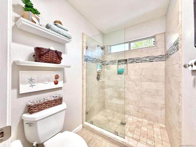 543 Rockport Ct, Encinitas CA: https://media.crmls.org/mediaz/268d08e5-1462-4db1-8b2b-8713c871add1.jpg
