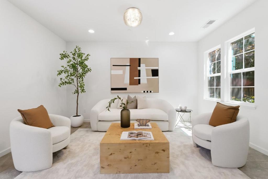 1563 Middle Lane