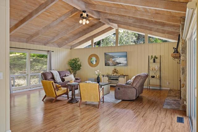 13525 Paseo Terrano, Salinas CA: https://media.crmls.org/mediaz/268d8e26-c754-4c8f-8df9-6331a310c57a.jpg