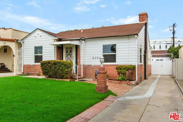 4325 W 58th Place, Los Angeles CA: https://media.crmls.org/mediaz/268d99bd-2455-4ea5-8e76-1274ac9c3315.jpg