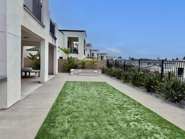 Detail Gallery Image 2 of 7 For 5350 Morning Sage Way, San Diego,  CA 92130 - 5 Beds | 5/1 Baths