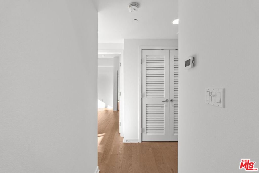 https://media.crmls.org/mediaz/268de46a-6e61-4ff0-a075-f92ca53dad12.jpg?preset=X-Large