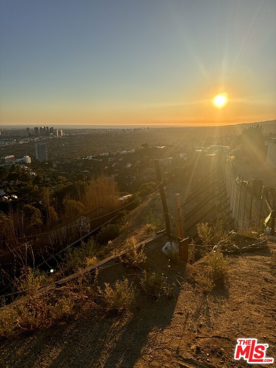 1633 Blue Jay Way, Los Angeles CA: https://media.crmls.org/mediaz/268e0c09-a9fe-44d1-9a6a-581e187fbb4a.jpg