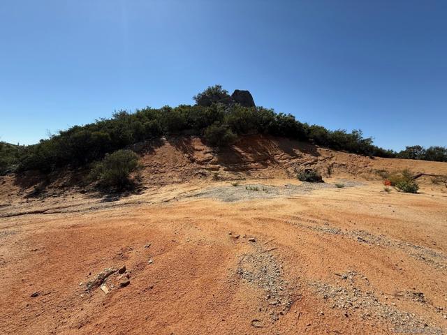 17441 Dos Picos Park Road, Ramona CA: https://media.crmls.org/mediaz/268e0f7b-f3ba-44b8-acd8-fae179a15a7d.jpg