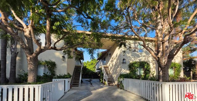 1029 Pleasantview Avenue, Venice CA: https://media.crmls.org/mediaz/268e15cf-6d9d-4177-bb91-98be0abbdac2.jpg