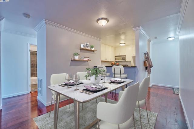 151 Lakeside Dr, Oakland CA: https://media.crmls.org/mediaz/268f42cb-6e18-45e0-ad15-c652ab79861d.jpg