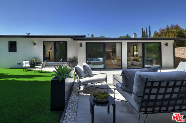 15431 Milbank Street, Encino CA: https://media.crmls.org/mediaz/268fa8a0-309b-4378-a789-a11ce94422ca.jpg