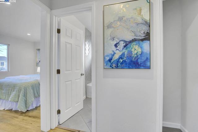 215 Isleton Ave, Oakland CA: https://media.crmls.org/mediaz/269042b8-05c7-4eb0-942e-a44ef8ea6970.jpg
