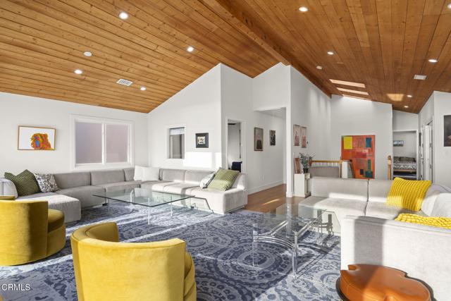 3541 Ocean Drive, Oxnard CA: https://media.crmls.org/mediaz/2690ef72-22bd-4e77-bf88-05c5b08faf96.jpg