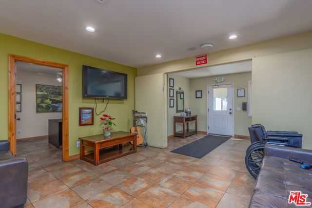 6956 Bertrand Avenue, Reseda CA: https://media.crmls.org/mediaz/269192a9-18b8-495c-b283-507d433e8bca.jpg