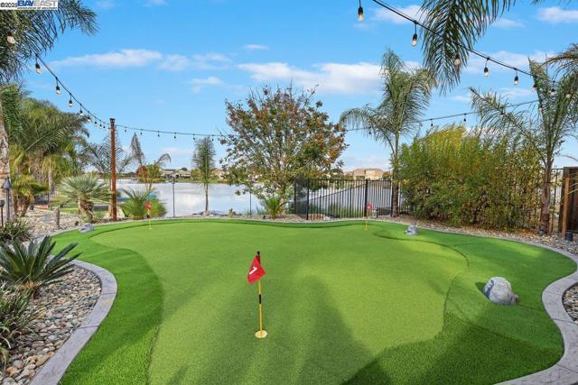 1050 Clear Lake Dr, Oakley CA: https://media.crmls.org/mediaz/26926d41-eac3-4d3c-af60-66443e111a0c.jpg