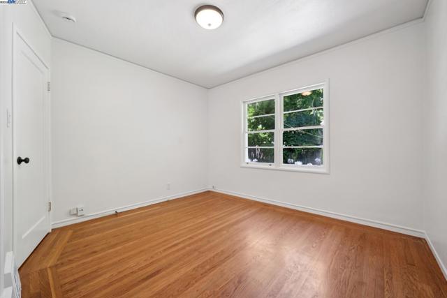 1658 Gouldin Rd, Oakland CA: https://media.crmls.org/mediaz/2692c68c-dc38-4b48-935f-118e881749d3.jpg
