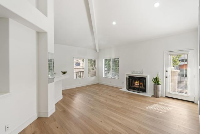 Detail Gallery Image 2 of 33 For 7215 Calabria Ct #74,  San Diego,  CA 92122 - 2 Beds | 2 Baths