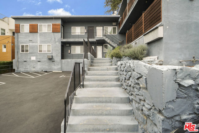 1315 Montana Street, Los Angeles CA: https://media.crmls.org/mediaz/26930741-4c52-4248-961c-0f8cf0895697.jpg