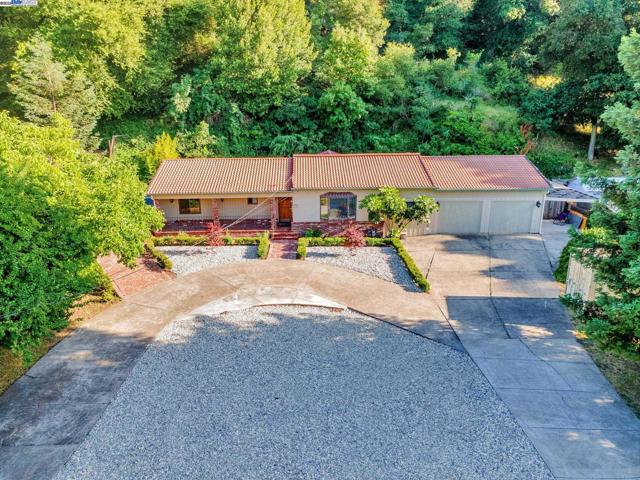 3950 Pinole Valley Rd, Pinole CA: https://media.crmls.org/mediaz/26932344-0079-473c-8b13-336b68c50dc2.jpg