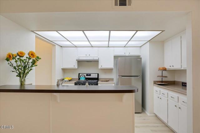 232 Rosewood Street, Ventura CA: https://media.crmls.org/mediaz/26940bbd-9fa9-4555-ae42-238ce036f45e.jpg