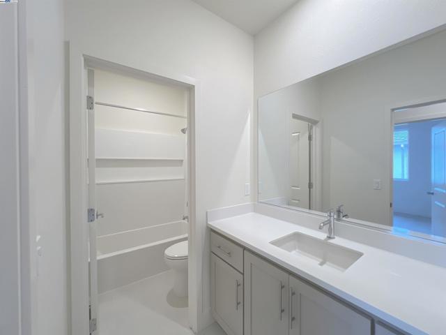 6260 Dove Ave, Dublin CA: https://media.crmls.org/mediaz/26945feb-ab34-4207-af4c-548247051044.jpg