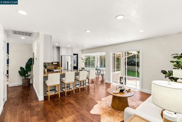 1925 Burnside Ct, Concord CA: https://media.crmls.org/mediaz/26946d6a-0eaa-4a18-986d-41886ae5c75f.jpg
