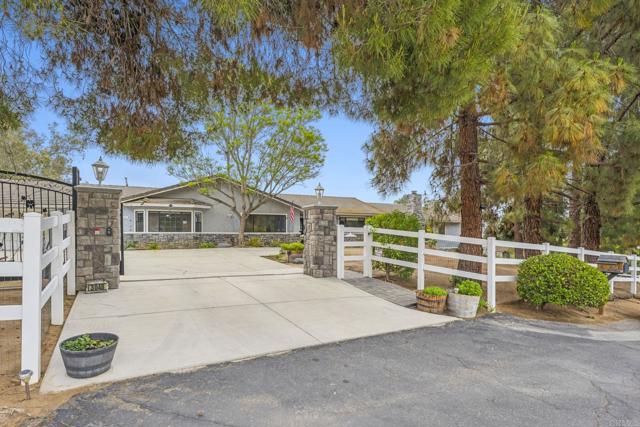3048 Jason Road, Fallbrook CA: https://media.crmls.org/mediaz/2695047c-7f63-492e-bf37-ccc308c75e42.jpg