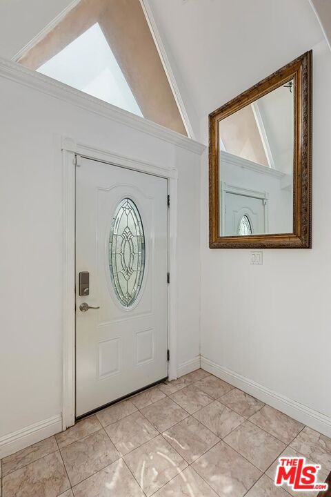 5049 Hesperia Avenue, Encino CA: https://media.crmls.org/mediaz/26951219-0f99-4a52-82f2-877e29470bf0.jpg