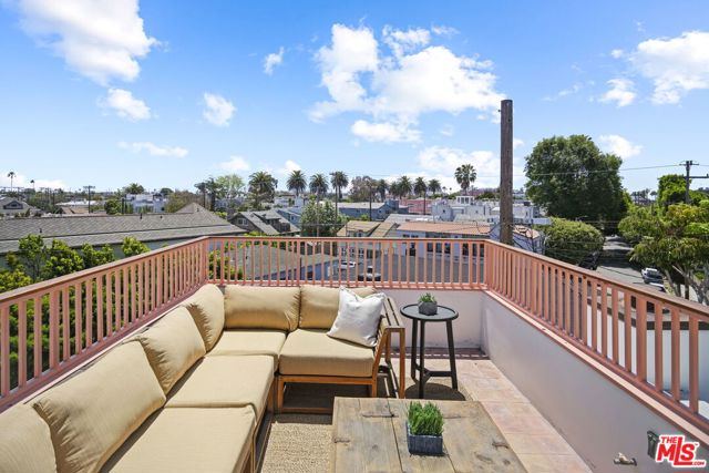 1210 Cabrillo Avenue, Venice CA: https://media.crmls.org/mediaz/269543ee-8abb-40b8-8606-c4170741d15e.jpg