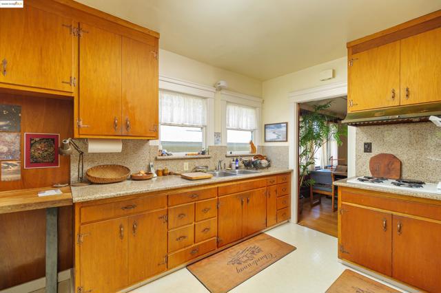 318 Washington Avenue, Richmond CA: https://media.crmls.org/mediaz/269579b8-5154-4df6-aa47-d13c86151448.jpg