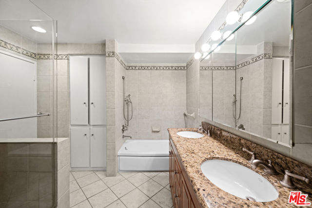 101 California Avenue, Santa Monica CA: https://media.crmls.org/mediaz/2695ad5b-885d-4628-8782-b65fe30c1b72.jpg