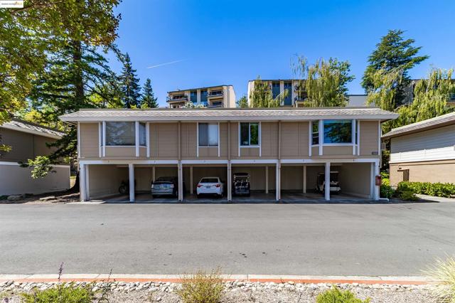 1405 Ptarmigan Dr, Walnut Creek CA: https://media.crmls.org/mediaz/2695d450-830b-4b44-9901-546f5f44c08a.jpg