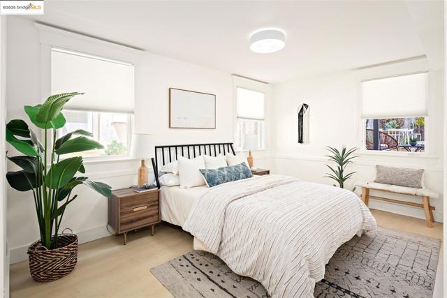 428 Cavour St, Oakland CA: https://media.crmls.org/mediaz/2695ffb3-6812-42b5-bc5b-da5c3e324454.jpg