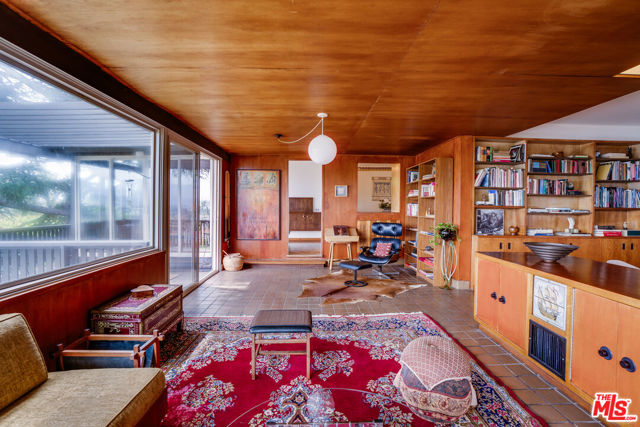 2020 Redcliff Street, Los Angeles CA: https://media.crmls.org/mediaz/269623ca-ff49-4bb1-a11a-1279683bebe5.jpg