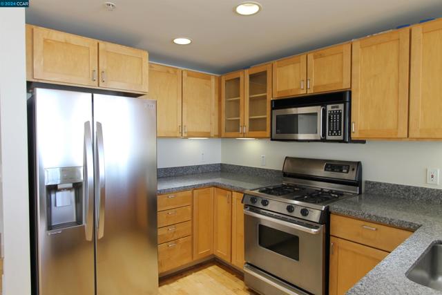 Image 6 of 14 For 701 Minna St  12
