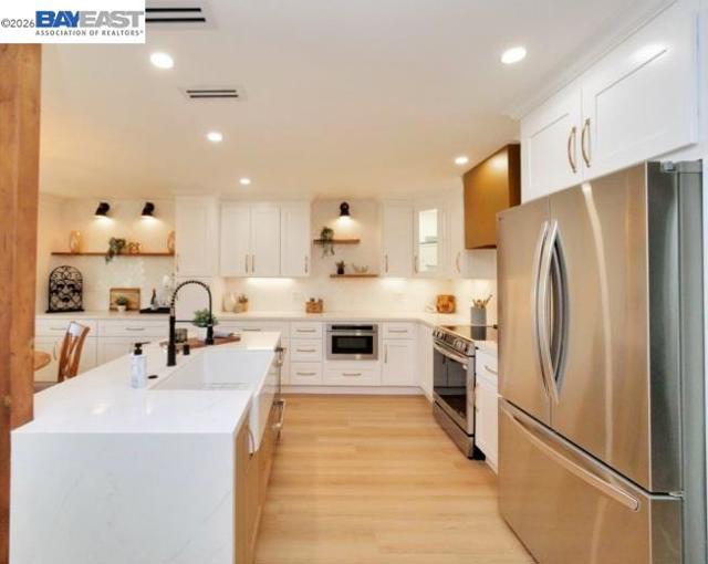 1732 Oakmont Drive, Walnut Creek CA: https://media.crmls.org/mediaz/269672c0-8945-465c-8883-ccd4e58b2632.jpg