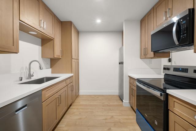 Detail Gallery Image 14 of 31 For 4444 W Point Loma Bld #16,  San Diego,  CA 92107 - 2 Beds | 2 Baths