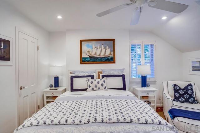 75 Corinthian Walk, Long Beach CA: https://media.crmls.org/mediaz/26971a8e-4f05-4931-8b5d-cc1ff2f90829.jpg