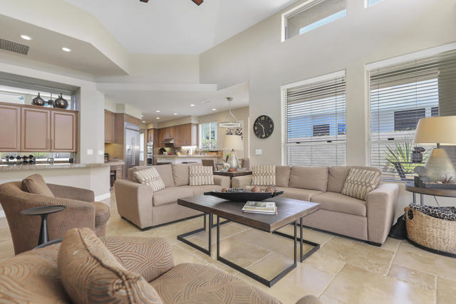 41800 Jones Drive, Palm Desert CA: https://media.crmls.org/mediaz/26973daf-2e9c-4202-9b17-8c05df612d46.jpg