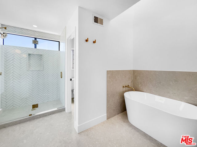 7840 Hillary Drive, West Hills CA: https://media.crmls.org/mediaz/269756d1-a468-4ec2-851a-93df0fc528e6.jpg