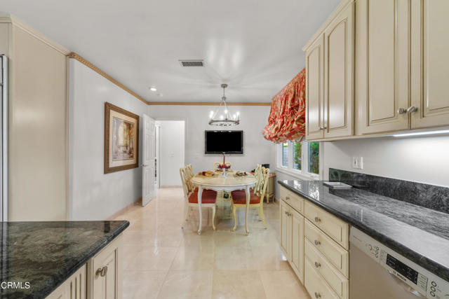 Detail Gallery Image 25 of 63 For 4240 Reyes Dr, Los Angeles,  CA 91356 - 4 Beds | 4/1 Baths