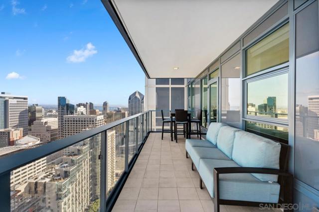 1388 Kettner Blvd, San Diego CA: https://media.crmls.org/mediaz/2698986e-904c-47bf-acb8-4686655d15c3.jpg