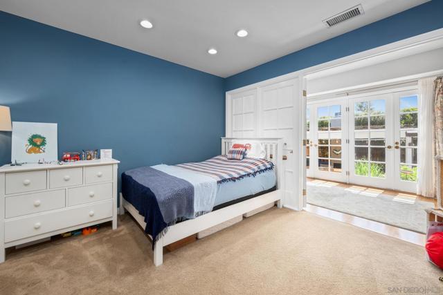 3733 La Cresta Dr, San Diego CA: https://media.crmls.org/mediaz/2698c33c-5916-46f7-8013-41e913366ec3.jpg