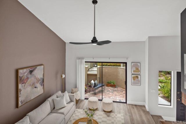 3330 Caminito Eastbluff, La Jolla CA: https://media.crmls.org/mediaz/26996330-5421-40cf-89a1-a6c531d137bb.jpg