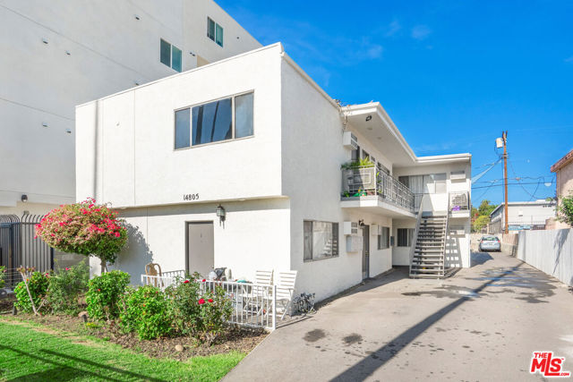 14805 Erwin Street, Van Nuys CA: https://media.crmls.org/mediaz/269aaabf-bb40-46cd-8b87-de576795c616.jpg