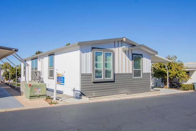 Detail Gallery Image 3 of 19 For 155 Las Flores Dr #39,  San Marcos,  CA 92069 - 4 Beds | 2 Baths