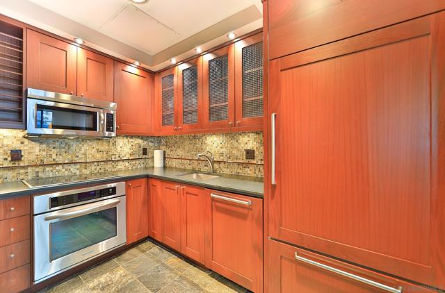 500 W Harbor Dr, San Diego CA: https://media.crmls.org/mediaz/269b25d5-562f-4442-8455-23ba9c947b89.jpg