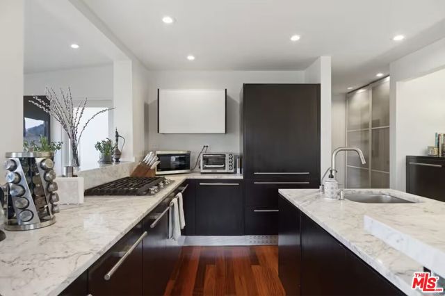 7483 Palo Vista Drive, Los Angeles CA: https://media.crmls.org/mediaz/269b5a3e-c0e0-42b0-9ef9-295b594c0c47.jpg