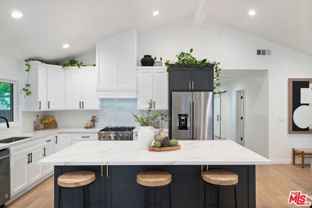 3326 La Clede Avenue, Los Angeles CA: https://media.crmls.org/mediaz/269b6c57-d06e-43b3-9b94-ac42e138c8a0.jpg